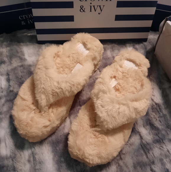 crown & ivy Shoes - Crown & Ivy "Tessa" Plush Slipper Creme, 8.5M